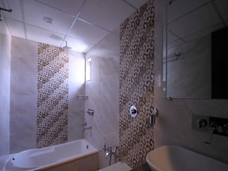 Golden Plaza Hotel Ахмедабад Екстериор снимка