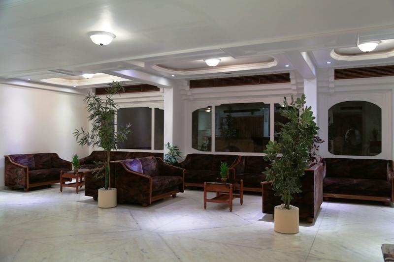 Golden Plaza Hotel Ахмедабад Екстериор снимка